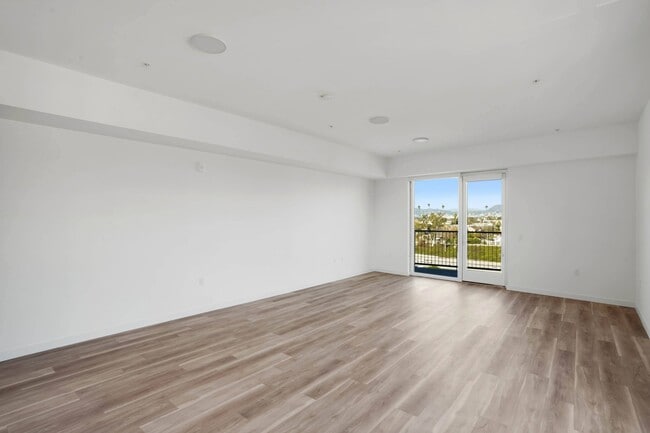 2221 S Western