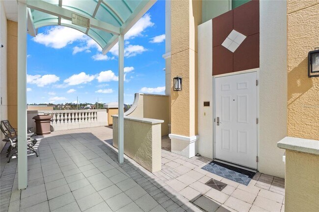 Photo - 800 N Tamiami Trl