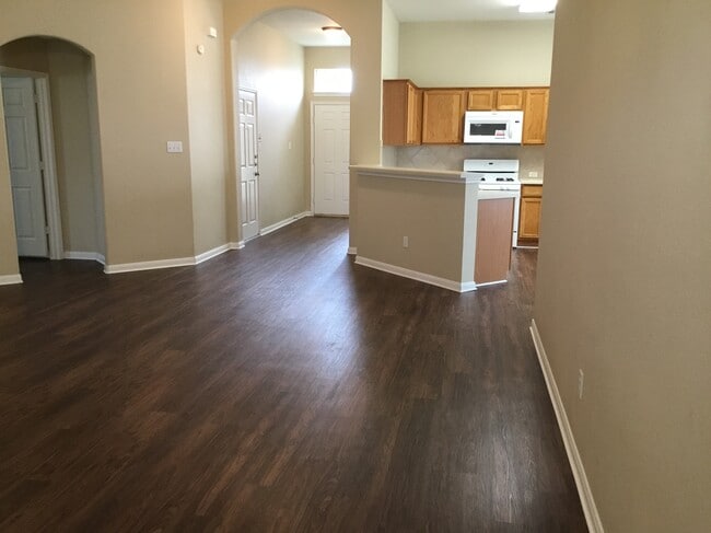 Photo - 275 Goldenrod St