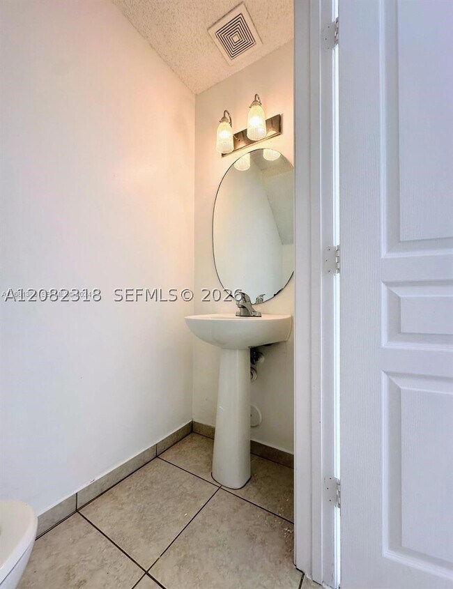 Photo - 16705 Hemingway Dr
