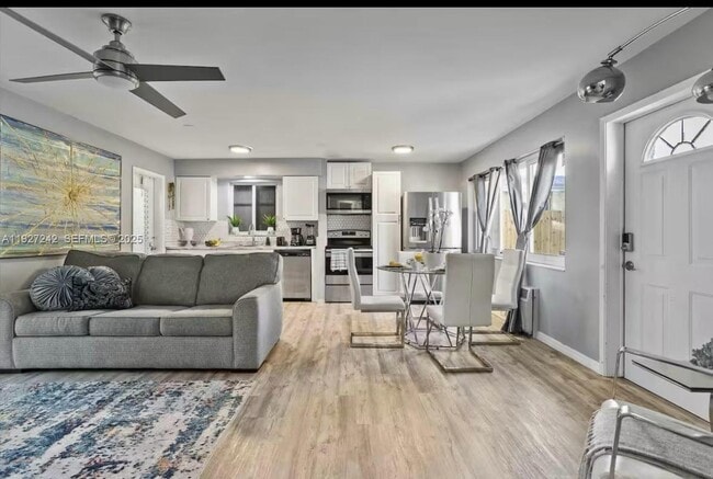 Photo - 420 SE 9th Ct