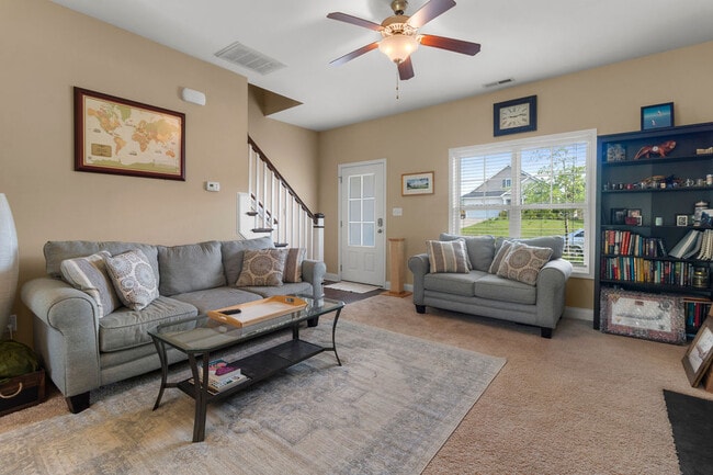 Photo - 209 Admiral Ct