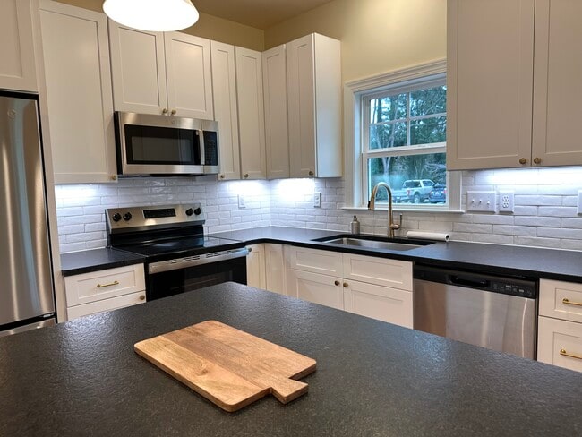 Photo - 1405 Barnett St