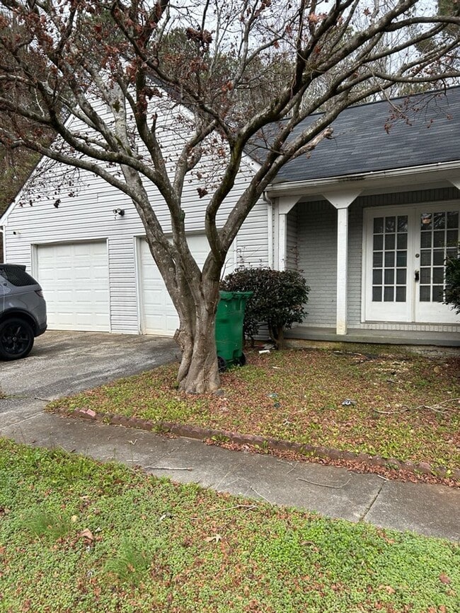 Building Photo - COMING SOON! Cozy 3BR 2.5BA Home w/ 2-Car Garage in Lithonia