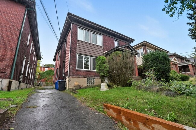 Building Photo - 6656-6656 Woodwell St Unit 6656