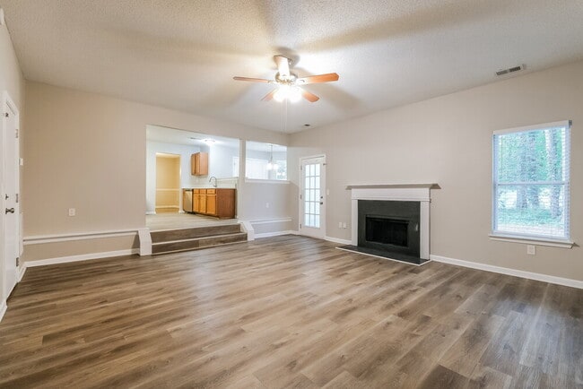 Photo - 146 Edison Dr