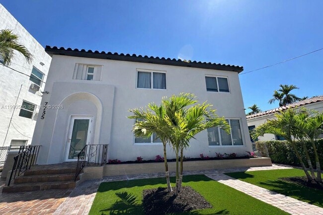 Building Photo - 7735 Byron Ave Unit 1