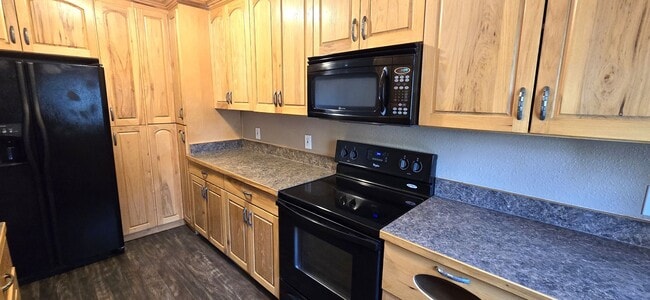 Photo - 2 Bedroom, 1.5 Bathroom, 1 Car Garage For Rent In The 4-J Subdivision