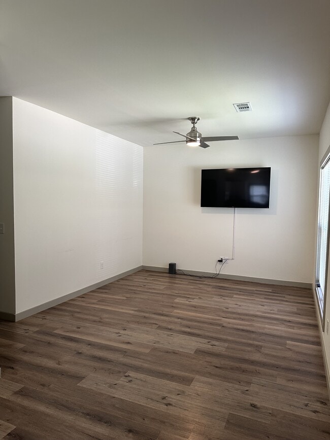 Photo - 125 Cayuga St