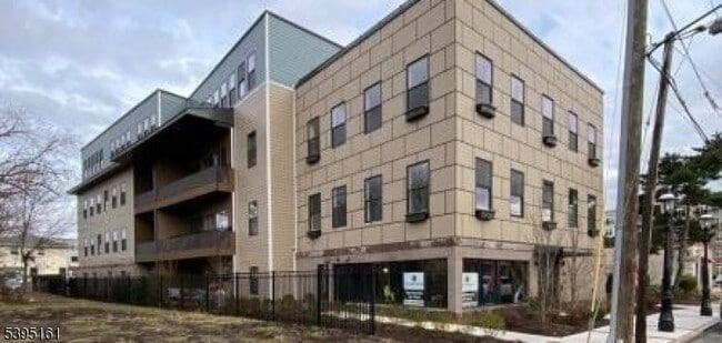 Building Photo - 22 Center St Unit 404