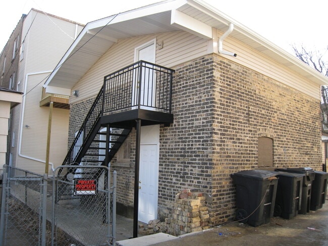 Photo - RARE studio in Bucktown that always rents quickly! Free Laundry! Included Internet! Unit CH