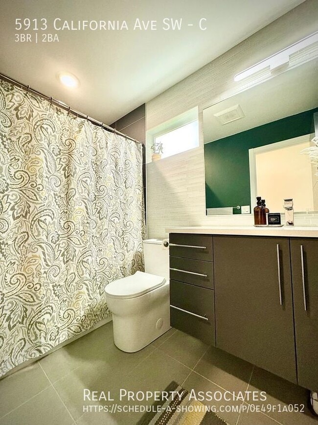 Photo - 5913 California Ave SW