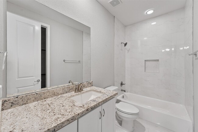 Photo - 1221 W 19th St