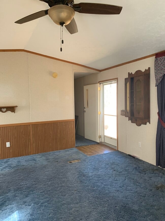 Photo - 1996 Fleetwood Lot 10