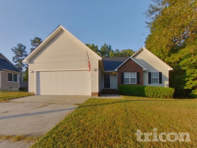 Photo - 1585 Kingston Dr