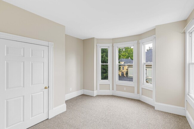 62 Highland St Unidad Highland St Unit 2