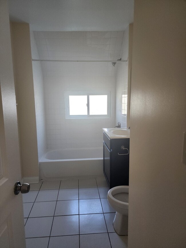 Photo - 1921 Darrow Ave Unit 2