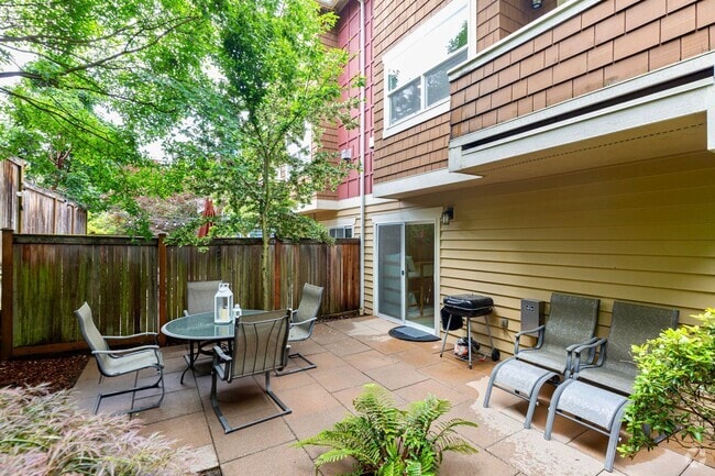 Building Photo - Great Townhome for rent