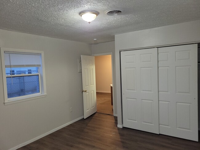 Photo - 90 Marchmont Dr