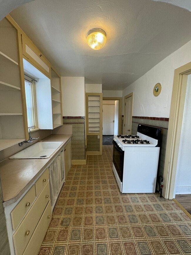 Photo - Vintage 2 bed 1 bath with view and basement