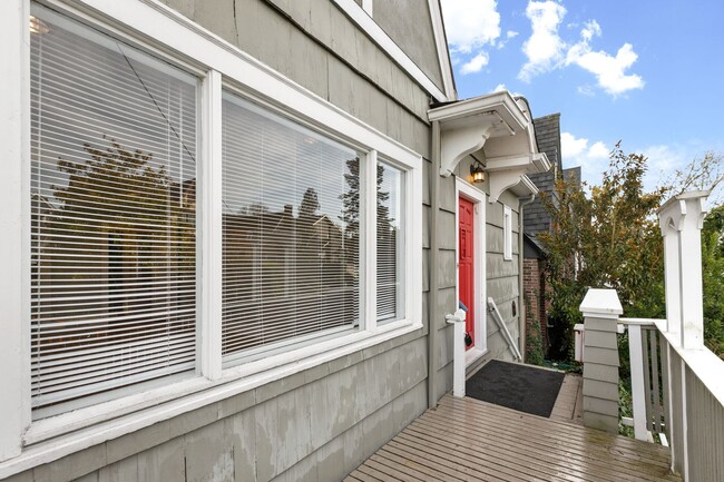 Photo - 4Bd/1.5Ba Seattle House