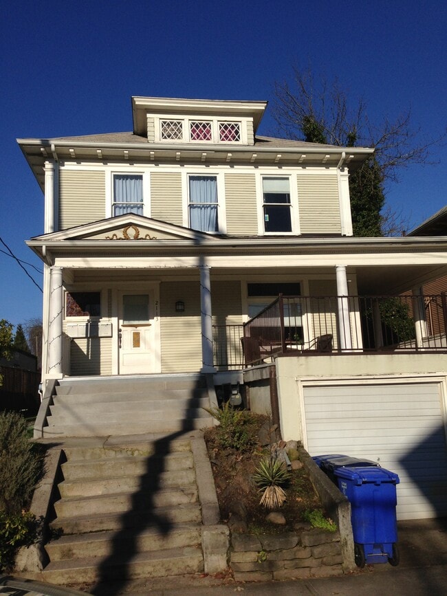 Building Photo - 2113 SE Ankeny St Unit 4