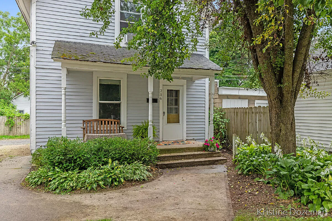 Building Photo - 716 Fairview Ave NE Rental