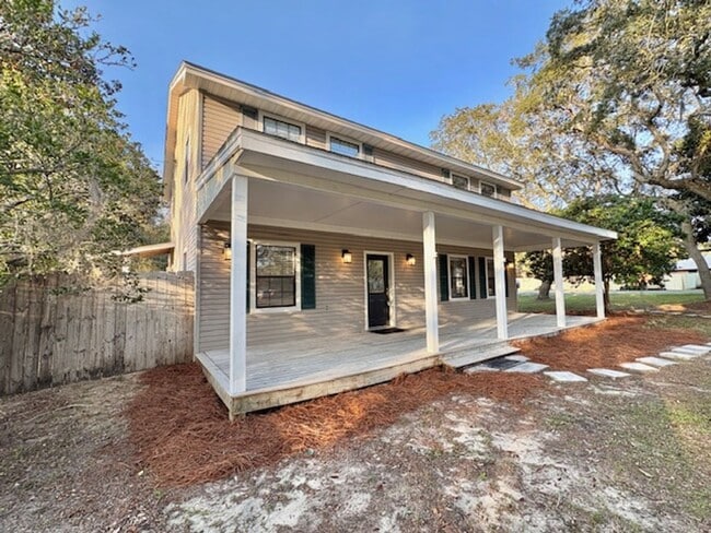 Photo - 720 Valparaiso Blvd