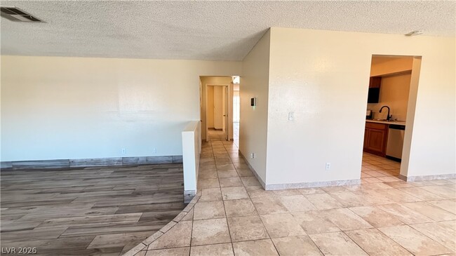 Photo - 3090 E Desmond Ave