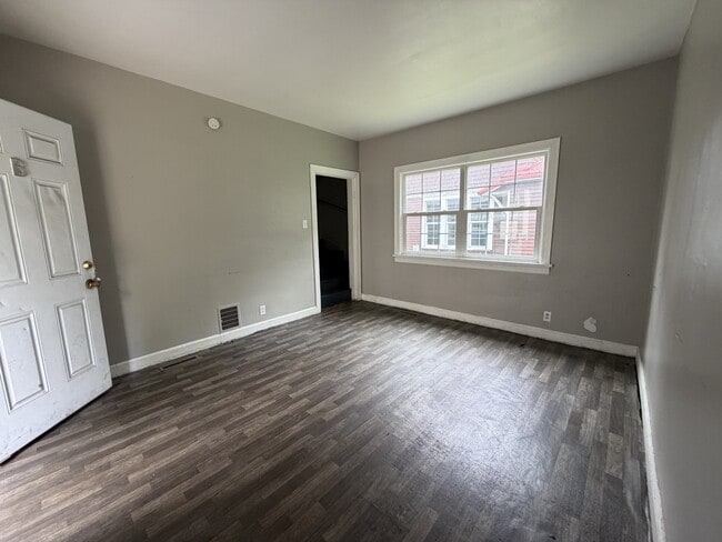 Building Photo - 516 W Marion St