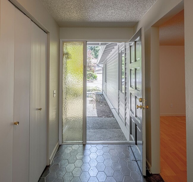 Photo - 17123 NE 31st Pl
