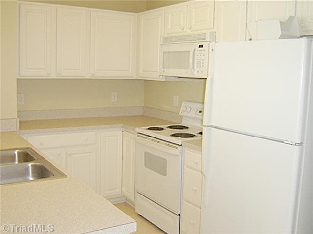 Photo - Great condo near WF and shopping