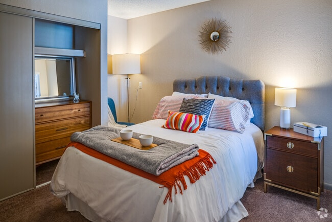 2 BR, 1 BA - 672SF - Heritage District