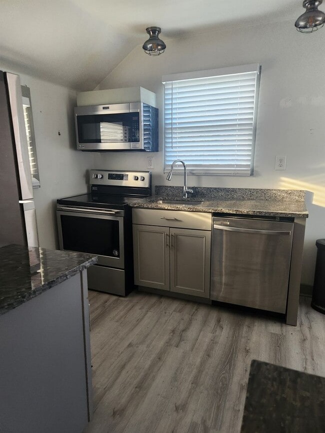 Photo - 1217 E Poplar St