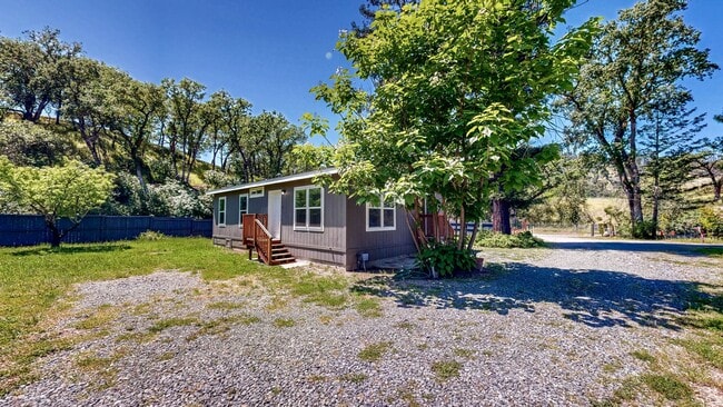 Building Photo - Charming Calistoga Retreat 1 Bed 2 Bath with Office and Large Outdoor Space