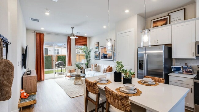 Photo - North Elm Street, Denton, TX 76207 - 2 BR ...