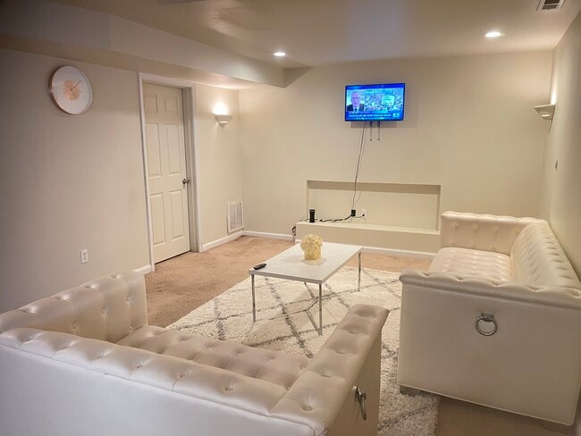 Photo - 10410 Napoleon St Unidad FULLY FURNISHED  BASEMENT