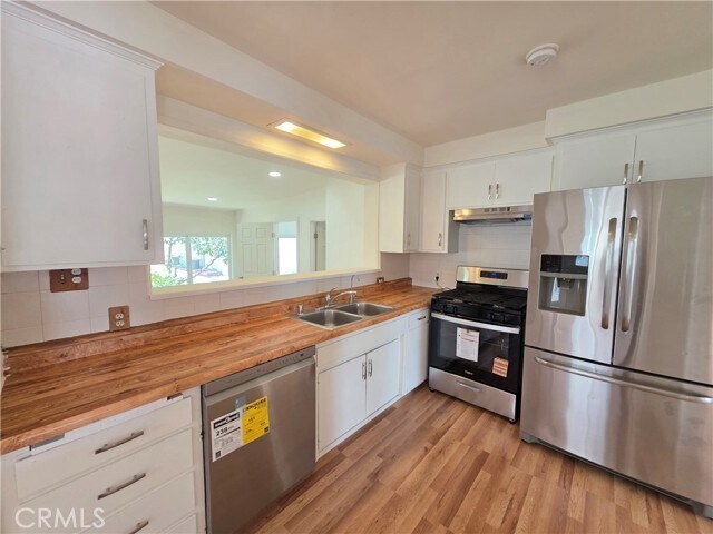 8834 Stansbury Ave