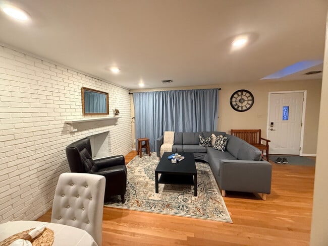 Photo - 3452 Quaker Ct