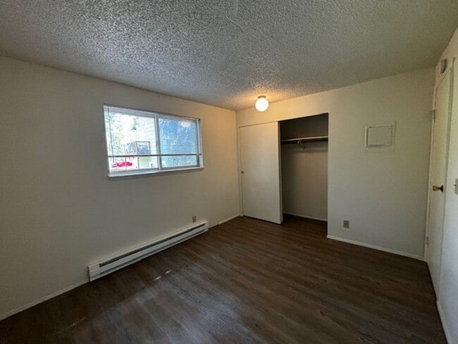 Photo - 2-bedroom, 1-bathroom Apartment Located In The Heart of Bellingham  Close to WWU and Fairhaven Unidad #1