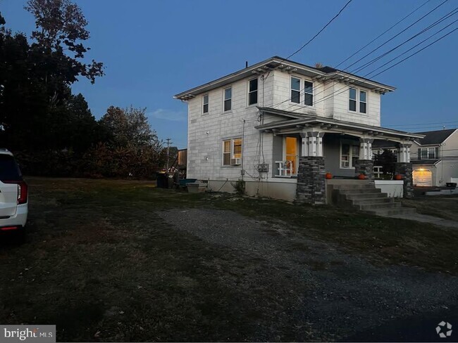 Building Photo - 224 OAKDALE Ave Rental