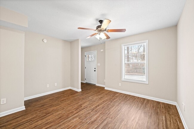 1560 E Knollwood Cir Unit B