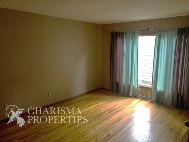 Photo - QUAINT THREE BEDROOM HOUSE, GREAT LOCATION WITH EVEN MORE AMENITIES!!!
