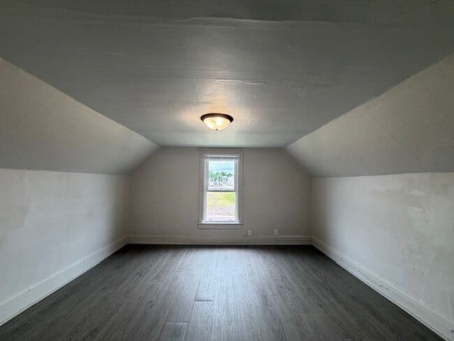 Building Photo - 402 Fritz Ave E Unit 402.5