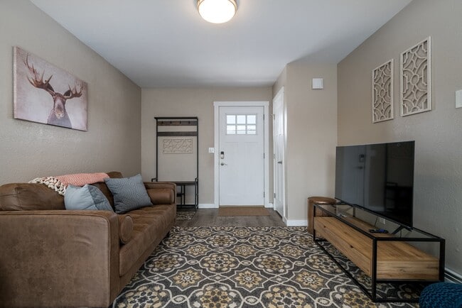 909 E 46th Ct Unit 1