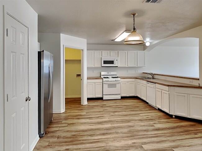 Photo - 2518 Halstead Dr