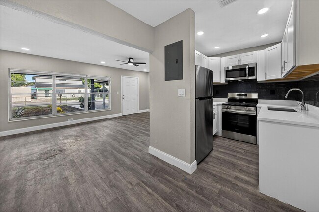 Photo - 500 E Broward Blvd