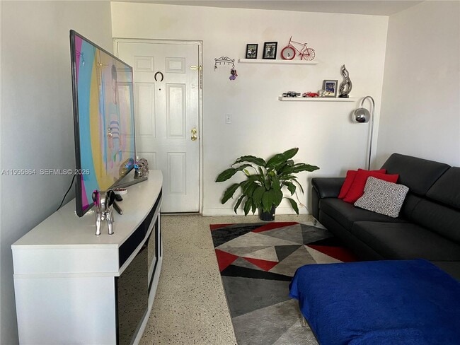 Building Photo - 420 NW 12th Ave Unit 43