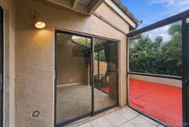 8690 NW 40th St
