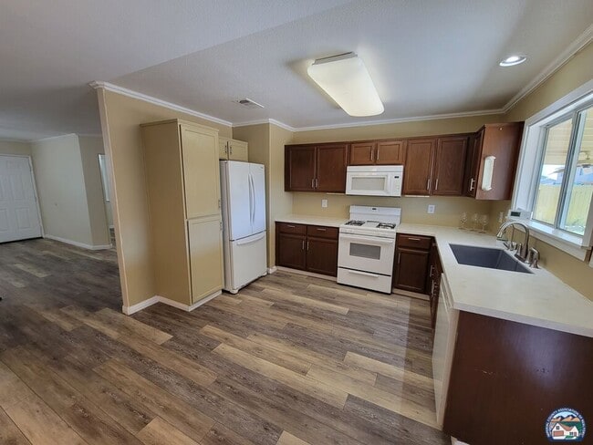 Photo - 1099 Walnut St